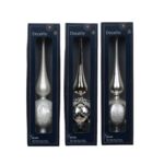 Czubek na choinkę szklany dekorowany 8 x 31 cm mix wzorów biały / srebrny