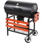 Grill węglowy z drewnianymi półkami