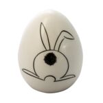 Figurka ceramiczna Jajko z zającem 12,5 x 9,5 cm biało-czarny