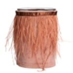 Świecznik w osłonce welurowej z piórkami 10 x 15 cm