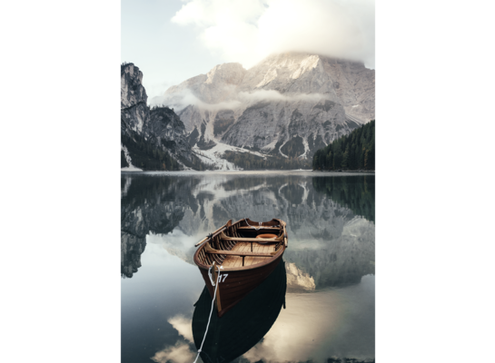 Obraz na płótnie 100 x 70 cm Łódka w górach