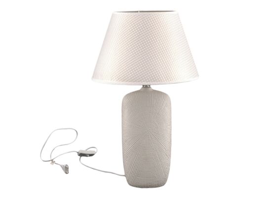 Lampka ceramiczna biała z wytłaczanym wzorem.