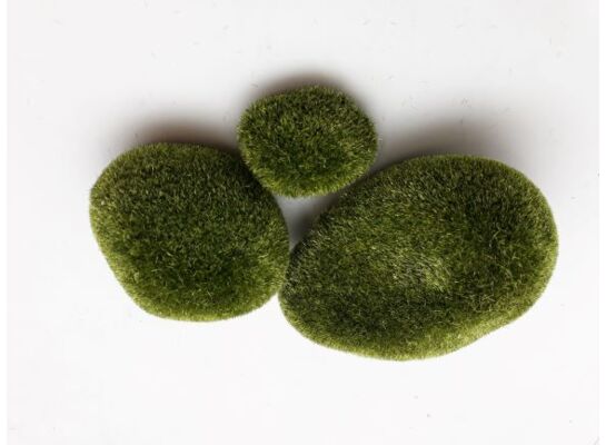Kamienie pokryte sztucznym mchem 3 sztuki 5 x 10 x 5 cm