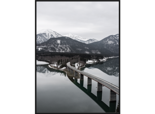 Obraz w czarnej ramie 30 x 40 cm Most Scandi